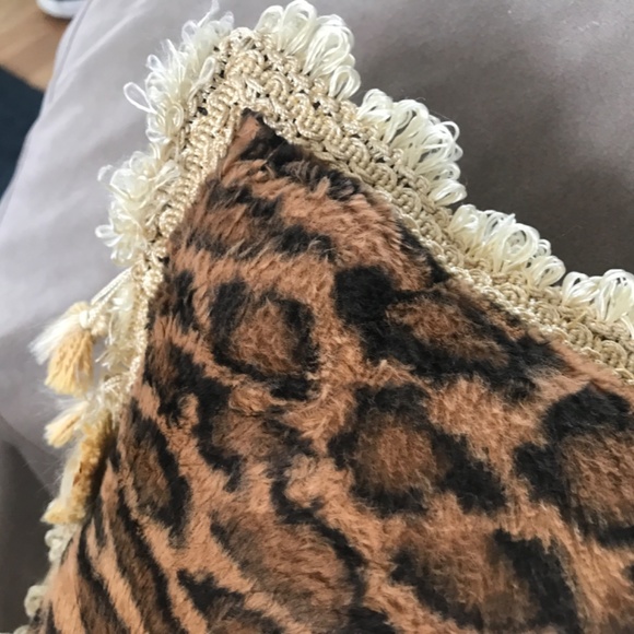🐆 Designer pillow, Italian fabric LEOPARD - Picture 8 of 9